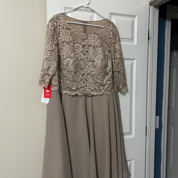 Dress with tags - Picture 3 of 3